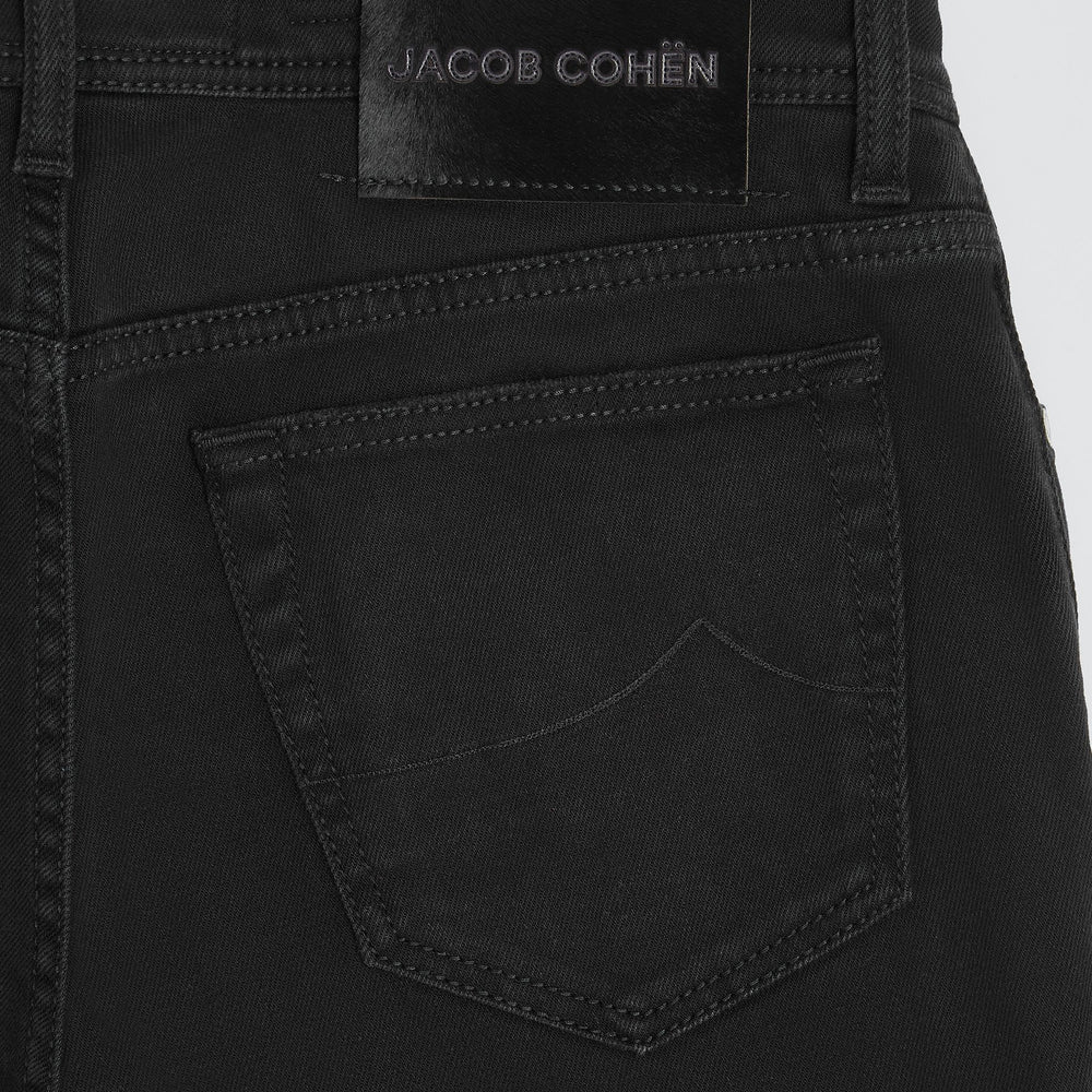 
                  
                    JACOB COHËN - JEANS
                  
                