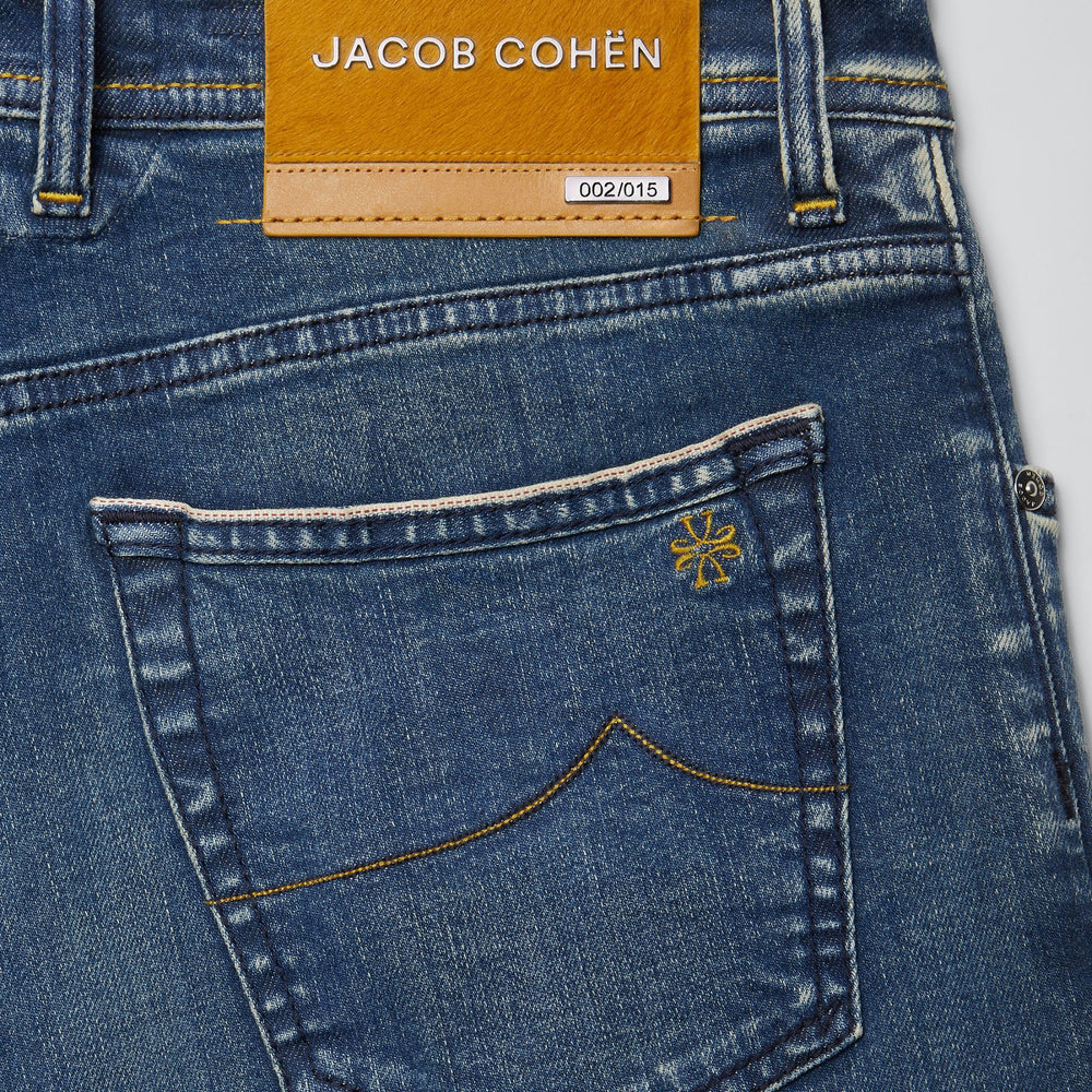 
                  
                    JACOB COHËN - JEANS
                  
                